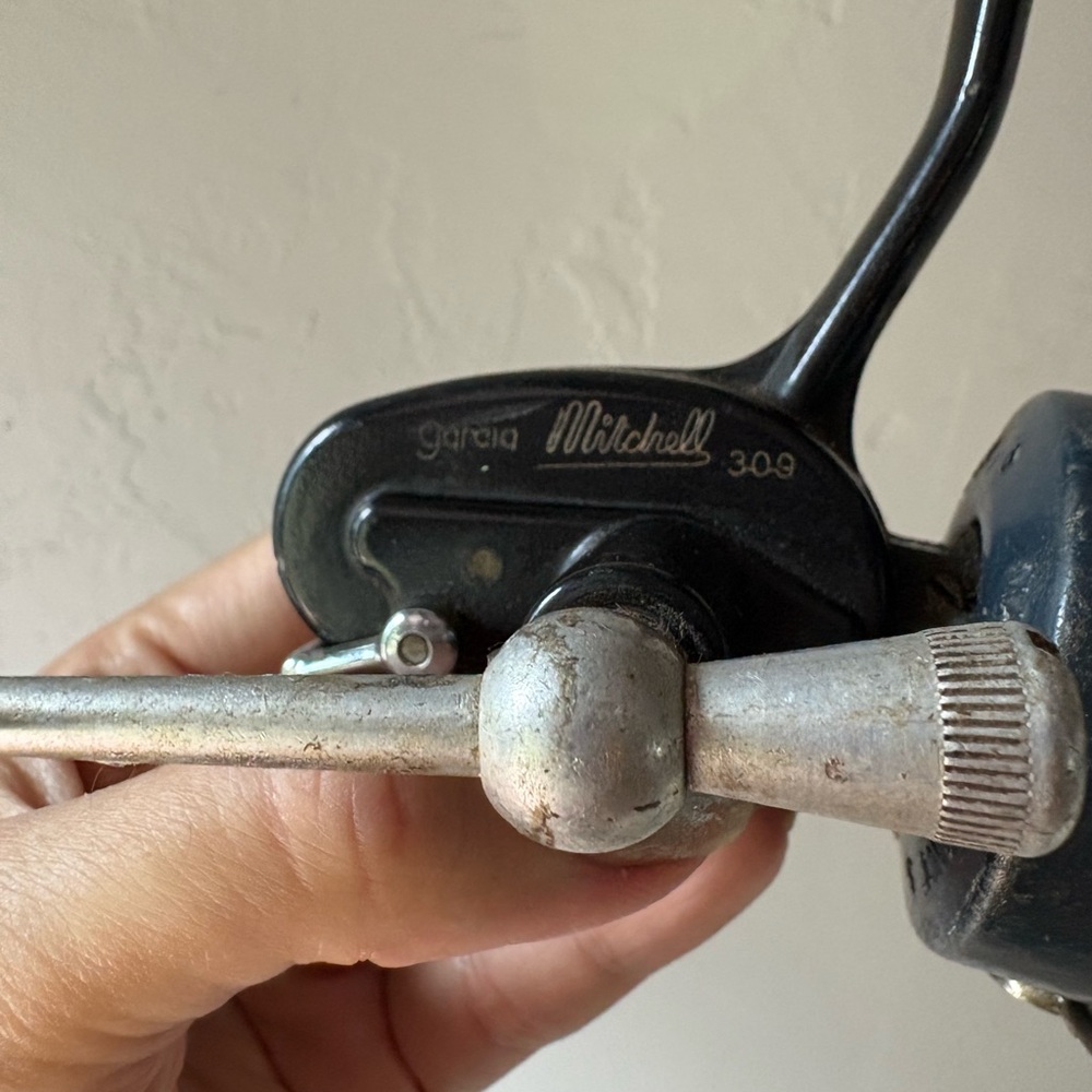 309 Black Fishing Reel collectible vintage.